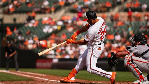 Baltimore Orioles vs San Francisco Giants player action on field
